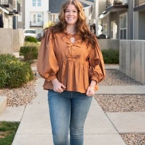 NWT JODIFL 3 BOW FRONT LONG SLEEVE PEPLUM TOP MED